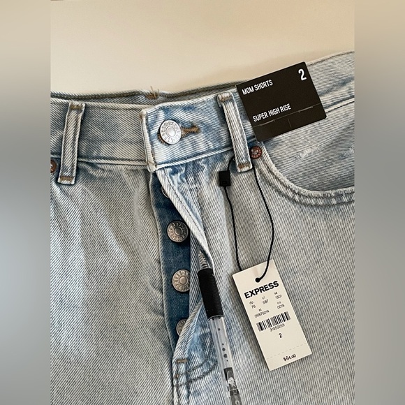 Express Light Jean Denim Super High Rise Distressed Cotton Mom Shorts Women’s 2 - Picture 8 of 13